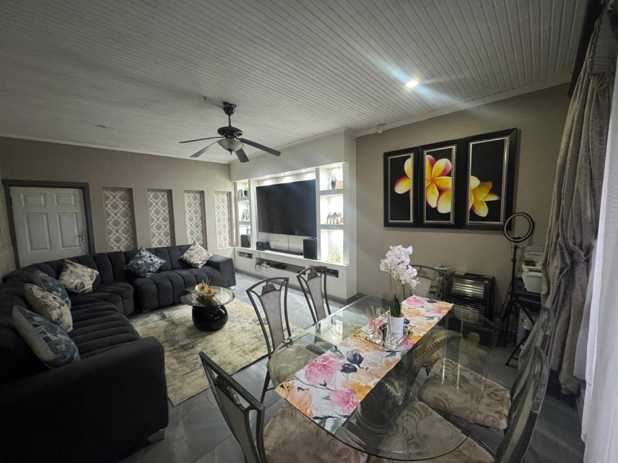 5 Bedroom Property for Sale in Amalinda Eastern Cape